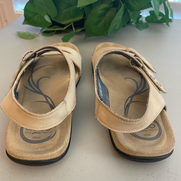 Abeo Crescent Stone Tan Leather Walking Sandal, Size 8 - Picture 5 of 11